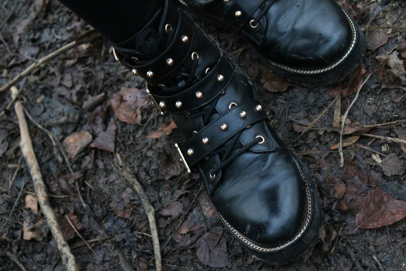 Bottines motardes cloutées