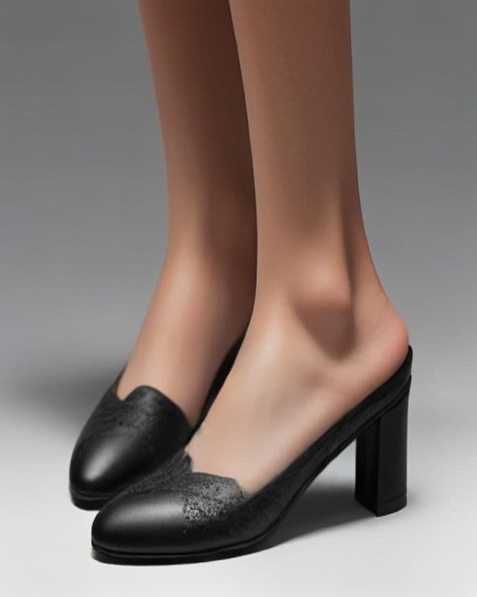 Babouches en cuir noir brodées