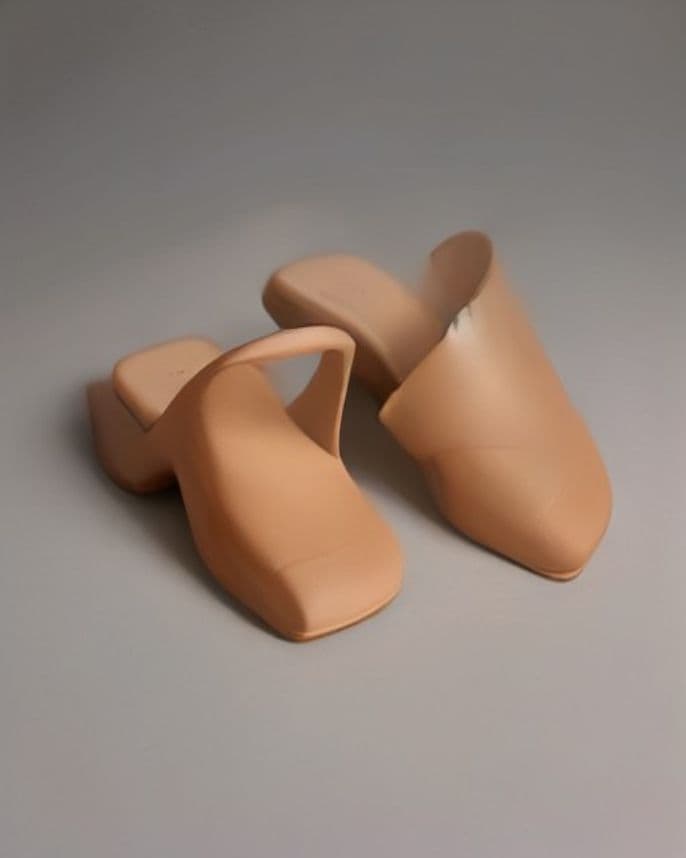 Mules plates en cuir camel