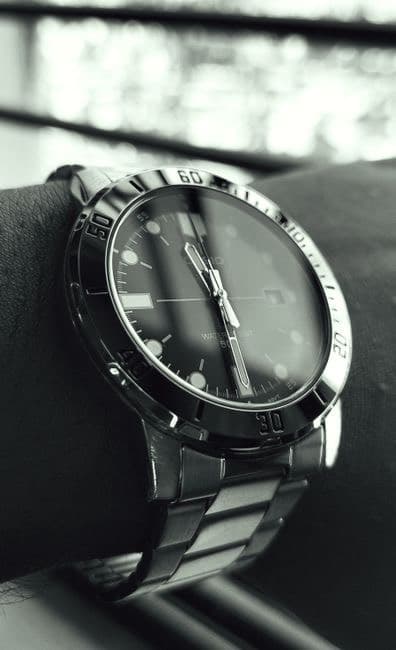 Montre sport bracelet acier